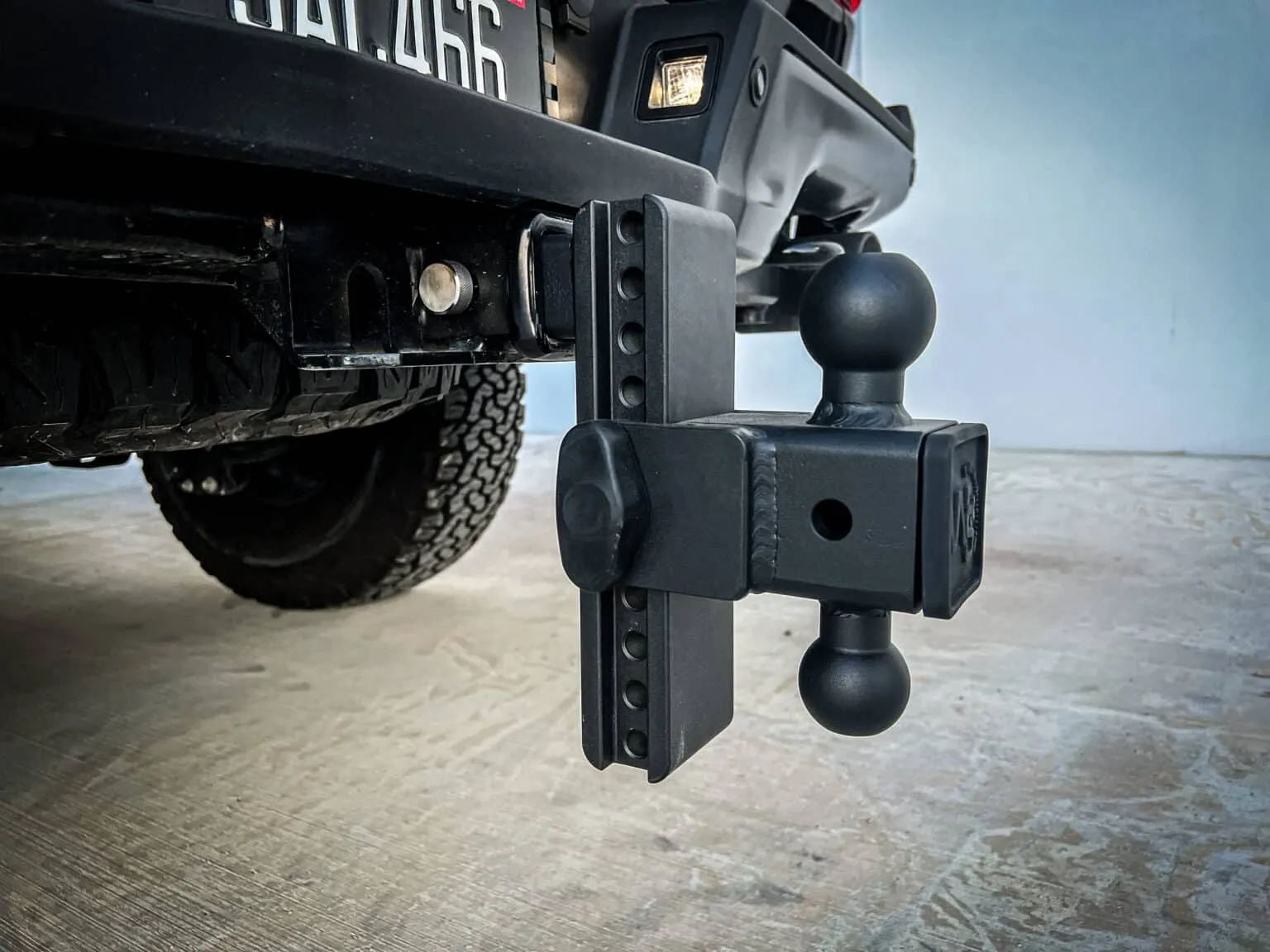 Factory Seconds Steel 180 PRO Adjustable Hitch